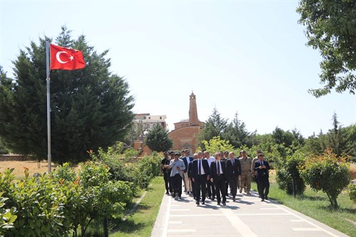 VALİLER HEYETİ SİİRT’TE KÜLTÜREL ZİYARETLERDE BULUNDU