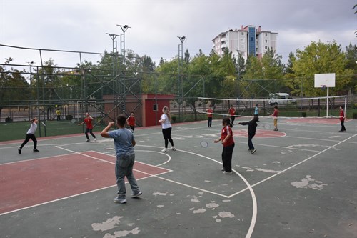 Siirt Belediyesi'nin Badminton Kursları Çocukların Yoğun İlgisiyle Devam Ediyor