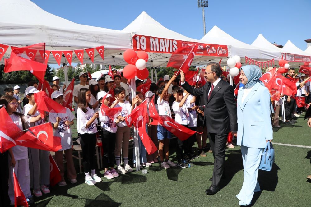 SİİRT’TE 19 MAYIS ATATÜRK'Ü ANMA, GENÇLİK VE SPOR BAYRAMI COŞKUYLA KUTLANDI