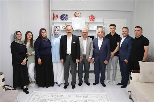 VALİ KIZILKAYA, KURBAN BAYRAMI’NDA ŞEHİT AİLELERİNİ YALNIZ BIRAKMADI